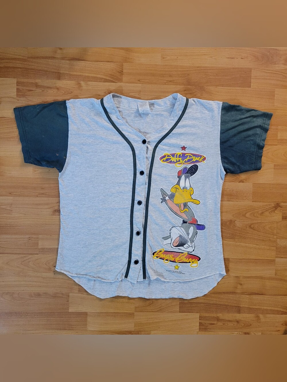 Vintage Looney Tunes Daffy Duck Bugs Bunny Baseball Jersey Buttoned T-Shirt, Med